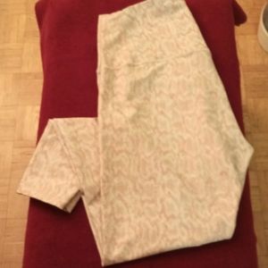 Old Navy coral/white/grey extra high waist leggings.  Size XL